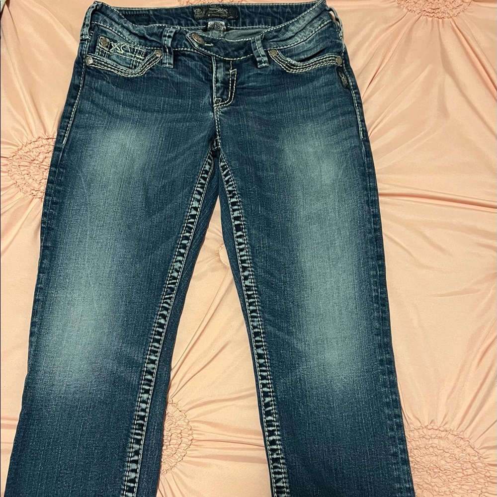 🌸A bundle of ladies jeans 👖 clothes are name brand 😊